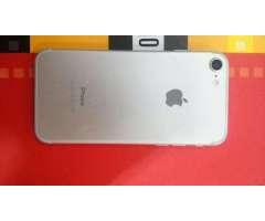 Vendo iPhone 7 32g R$ 800,00 Tratar com Vitor + * - 3