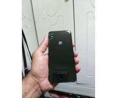 Moto One dual chip, 64GB, Biometria, 4GB de Ram. Trincado em cima. completo - 2